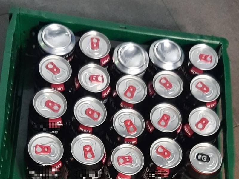 BPOL-HH: Supermarkt - Kunde steckt sich 20 Alkohol-Mixgetränke in die Einkaufstasche, aber ohne die Ware zu bezahlen... - Foto: presseportal.de