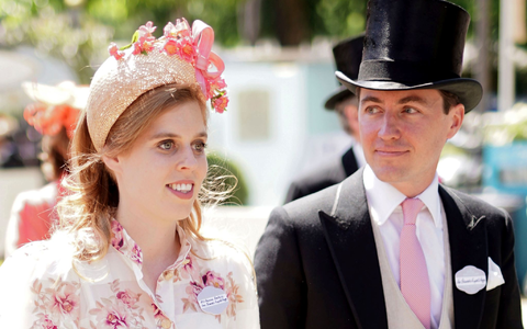 Die glücklichen Eltern: Prinzessin Beatrice (l.) von York und ihr Ehemann Edoardo Mapelli Mozzi. (Archivbild) - Foto: Aaron Chown/PA/dpa