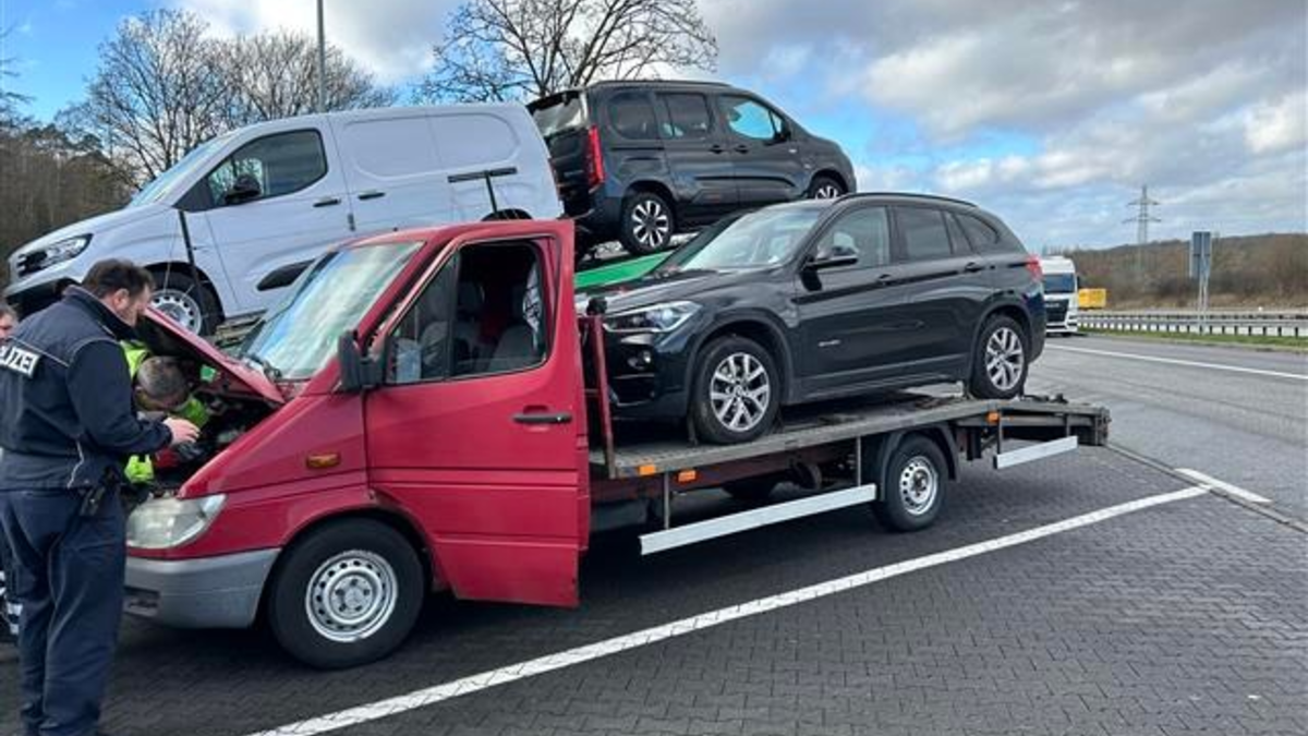 POL-PPKO: Schrottreifer Fahrzeugtransporter stillgelegt - Foto: presseportal.de
