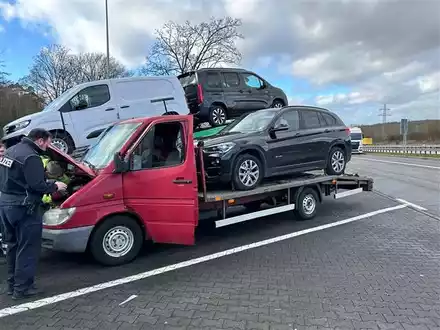 POL-PPKO: Schrottreifer Fahrzeugtransporter stillgelegt - Foto: presseportal.de