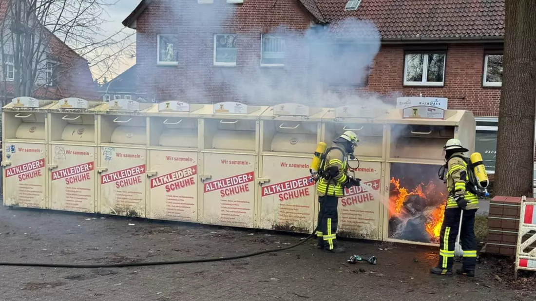 FW Südheide: Altkleider- Container brennen bereits das sechste Mal - Bild: presseportal.de