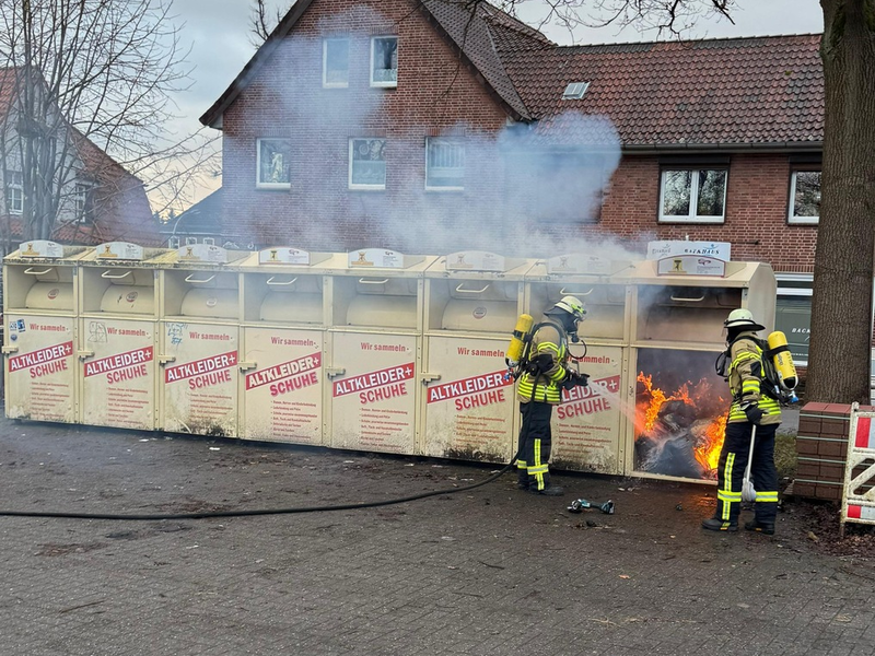 FW Südheide: Altkleider- Container brennen bereits das sechste Mal - Foto: presseportal.de
