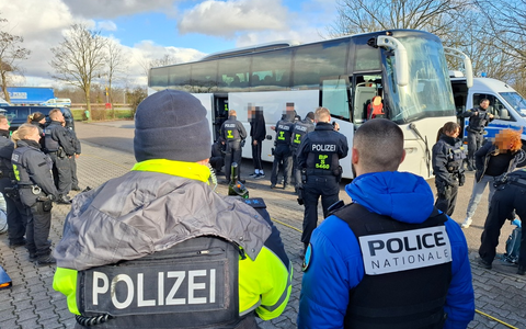 BPOLI-OG: Champions League Spiel Stuttgart - Paris - Einsatzmaßnahmen an der deutsch-französischen Grenze - Foto: presseportal.de
