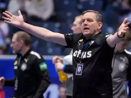 Alfred Gislason will seinen Vertrag als Bundestrainer der deutschen Handballer erfüllen.  - Foto: Soeren Stache/dpa