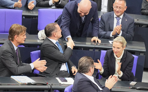 Die Union bringt ihren Fünf-Punkte-Plan für eine Verschärfung der Bekämpfung der irregulären Migration durch den Bundestag.  - Foto: Michael Kappeler/dpa