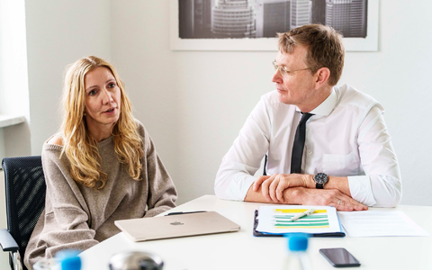 Ciesek sieht rückblickend vor allem die globale Verteilung von Impfstoffen kritisch.  - Foto: Andreas Arnold/dpa