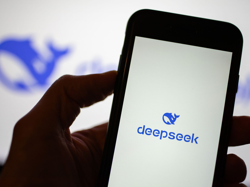 DeepSeek braucht viel weniger Rechenleistung als andere Sprachmodelle, die Entwicklung aus China ließ den Börsenwert des Chip-Konzerns Nvidia einbrechen (Symbolbild).  - Foto: Onur Dogman/SOPA Images via ZUMA Press Wire/dpa