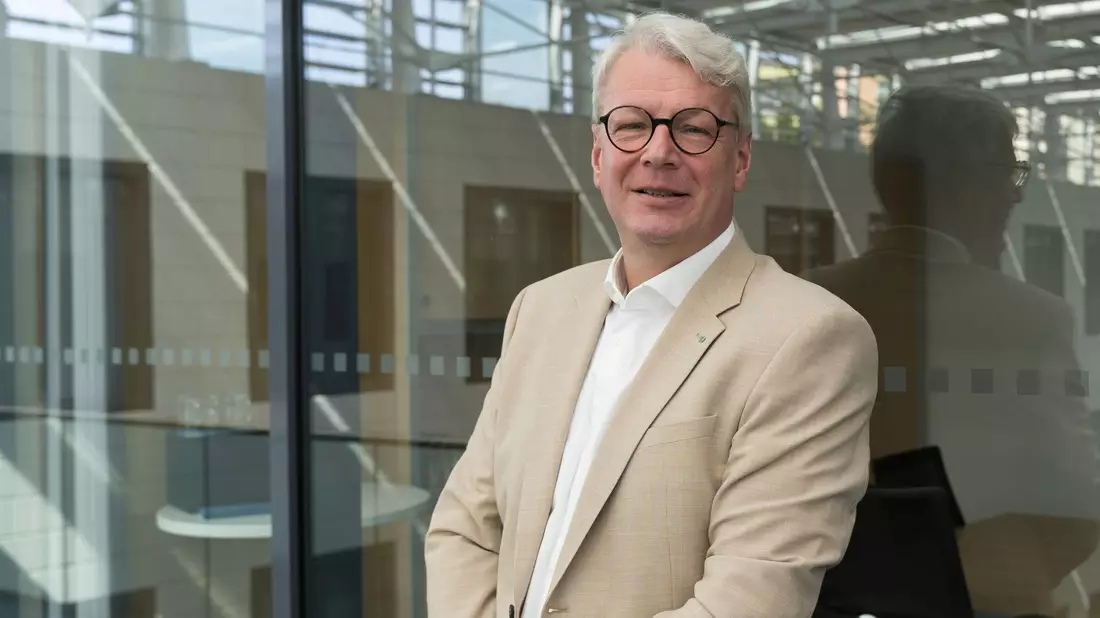 «Das Sprachmodell von DeepSeek scheint tatsächlich einige neue Wege einzuschlagen, um hohe Leistungsfähigkeit mit moderatem Einsatz von Ressourcen zu erreichen», sagt Experte Peter Liggesmeyer.  - Bild: --/Fraunhofer-Institut für Experimentelles Software Engineering /dpa