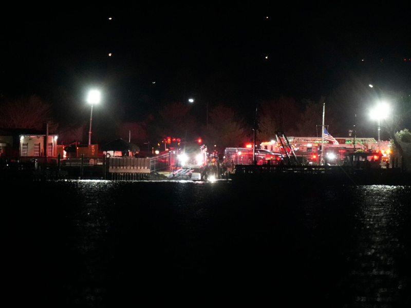 Bei dem Unglück in Washington stießen ein Hubschrauber und ein Flugzeug zusammen.  - Foto: Alex Brandon/AP/dpa