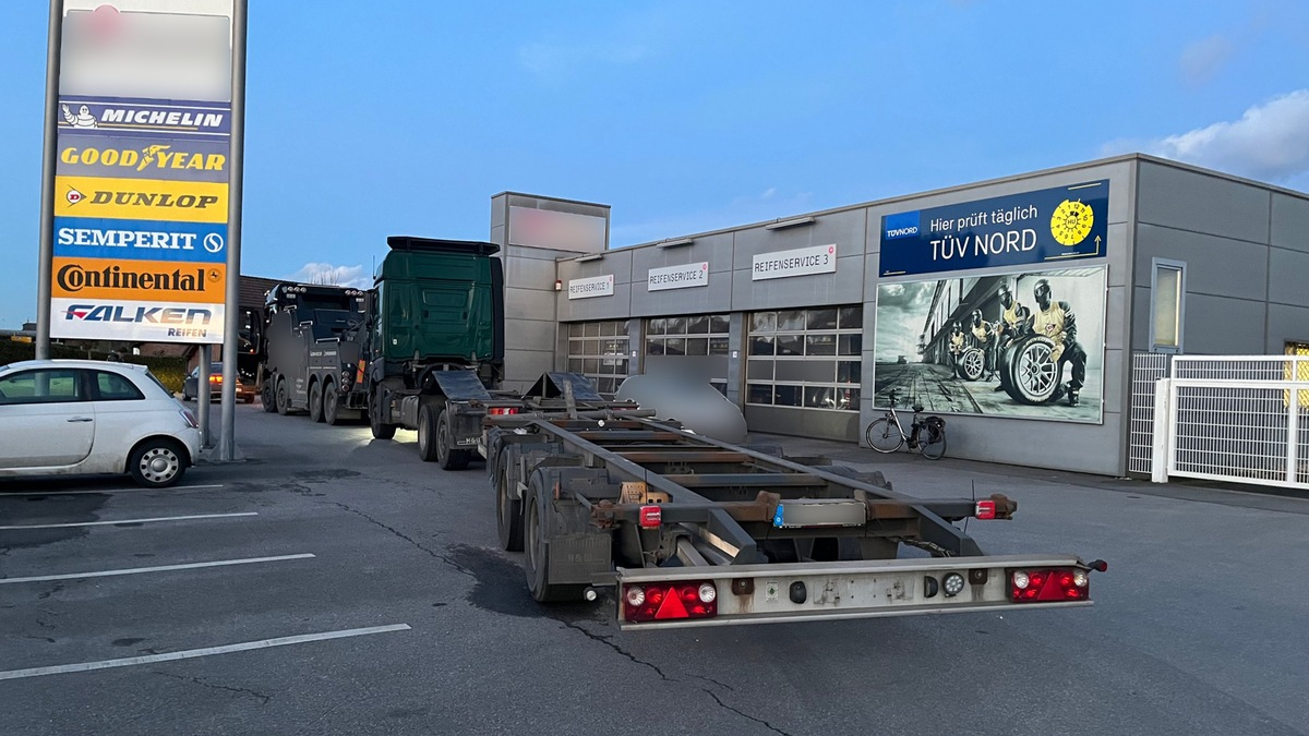 POL-WES: Hamminkeln - Ungewöhnlicher Schwertransport gestoppt - Foto: presseportal.de