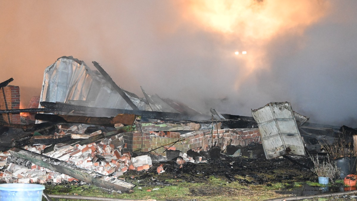 POL-STD: Erneut Kupferdiebstähle in Harsefeld, Scheune und Autos bei Brand in Mulsum zerstört, 24-Jähriger greift eingesetzte Polizisten in Hammah an, Unter Alkohol am Steuer auf geparktes Auto aufgefahren - Foto: presseportal.de