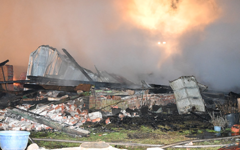 POL-STD: Erneut Kupferdiebstähle in Harsefeld, Scheune und Autos bei Brand in Mulsum zerstört, 24-Jähriger greift eingesetzte Polizisten in Hammah an, Unter Alkohol am Steuer auf geparktes Auto aufgefahren - Foto: presseportal.de