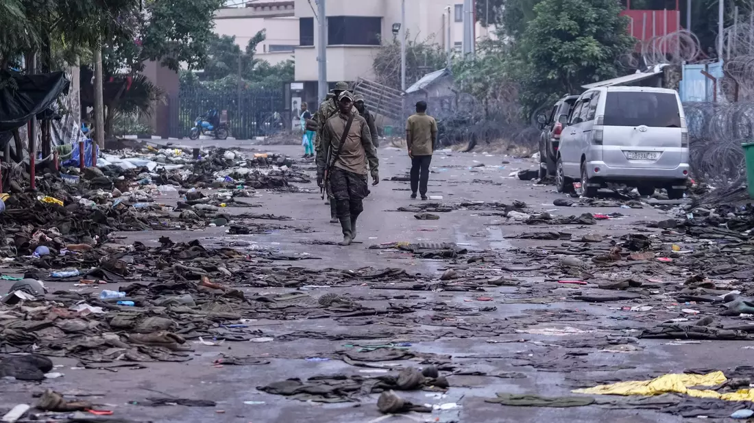 Kämpfer der Miliz M23 patrouillieren in Goma. (Archivbild) - Bild: Brian Inganga/AP/dpa