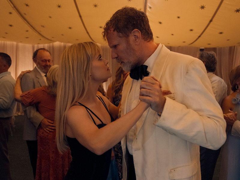 Eine doppelte Buchung mit Folgen: Jim (Will Ferrell) und Margot (Reese Witherspoon) müssen in «Ihr seid herzlich eingeladen» feststellen, dass sie dasselbe Hotel für eine Hochzeitsfeier gebucht haben. - Foto: K.A./Prime Video/dpa