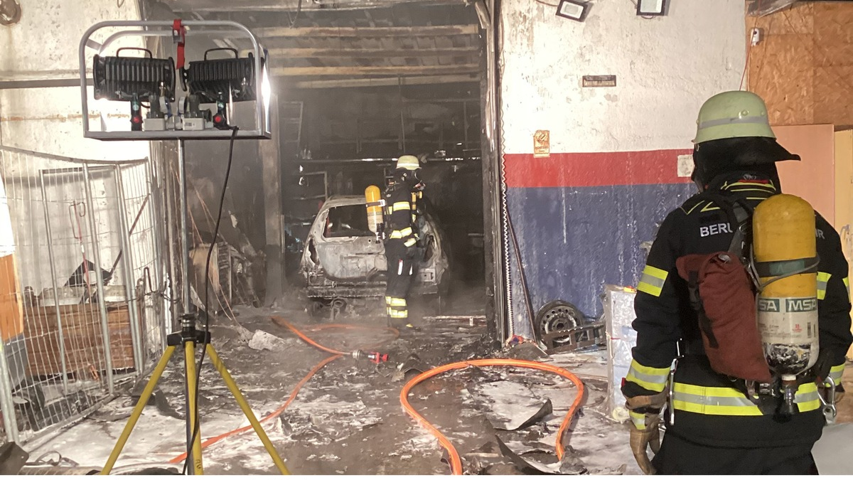 FW-M: Brand in Autowerkstatt (Trudering) - Foto: presseportal.de