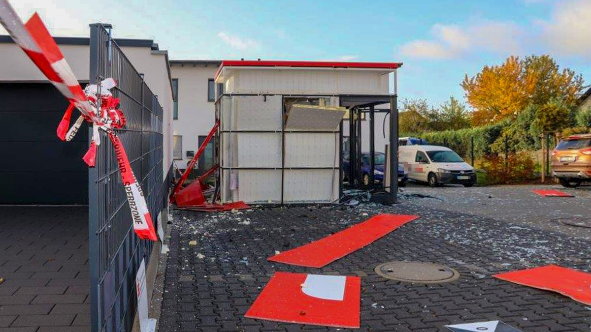 LKA-HE: Auslieferung eines dringend Tatverdächtigen in einem Ermittlungskomplex wegen Sprengung von Geldautomaten - Foto: presseportal.de
