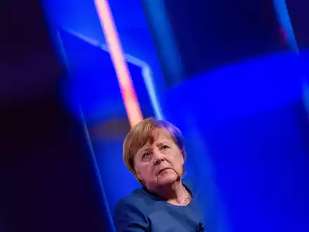 Ex-Kanzlerin Merkel kritisiert die gemeinsame Abstimmung mit der AfD. (Archivbild) - Foto: Rolf Vennenbernd/dpa-Pool/dpa