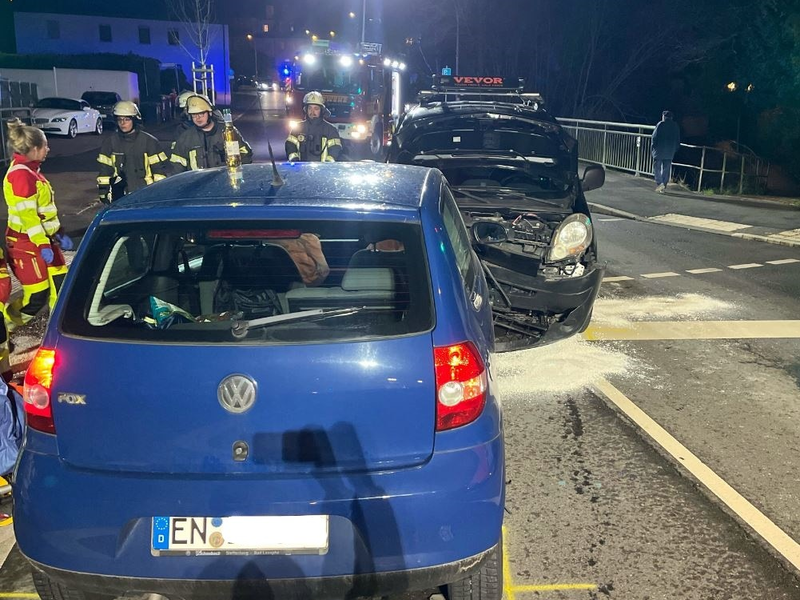 POL-EN: Wetter: Frontalzusammenstoß zwischen zwei Pkw- Zwei Personen verletzt - Foto: presseportal.de