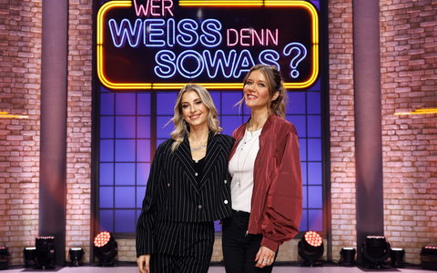 Laura Karasek und Cathy Hummels bei Wer weiß denn sowas? - Das Wissensquiz vom 3. bis 7. Februar 2025, um 18:00 Uhr im Ersten - Foto: presseportal.de