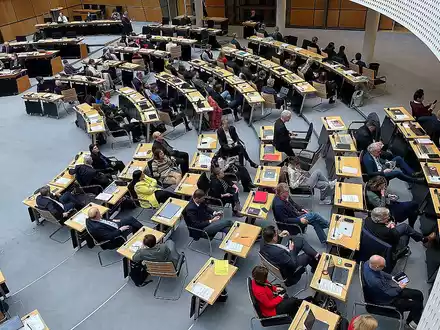 Berliner Abgeordnete wenden AfD-Redner den Rücken zu - Foto: über dts Nachrichtenagentur