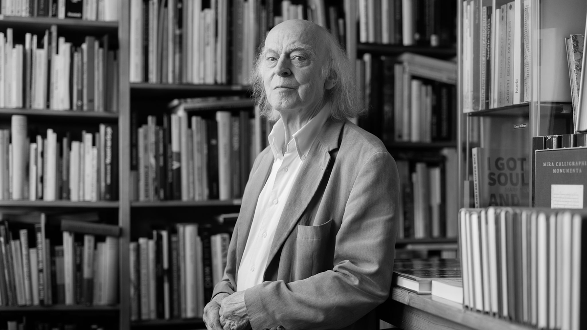 Der durch Tiktok und Instagram bekannte Antiquar und Literaturkenner Klaus Willbrand ist im Alter von 83 Jahren gestorben (Archivbild). - Foto: Rolf Vennenbernd/dpa