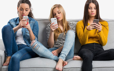 WissenHoch2 in 3sat über den Einfluss des Smartphones auf Beziehungen - Foto: presseportal.de