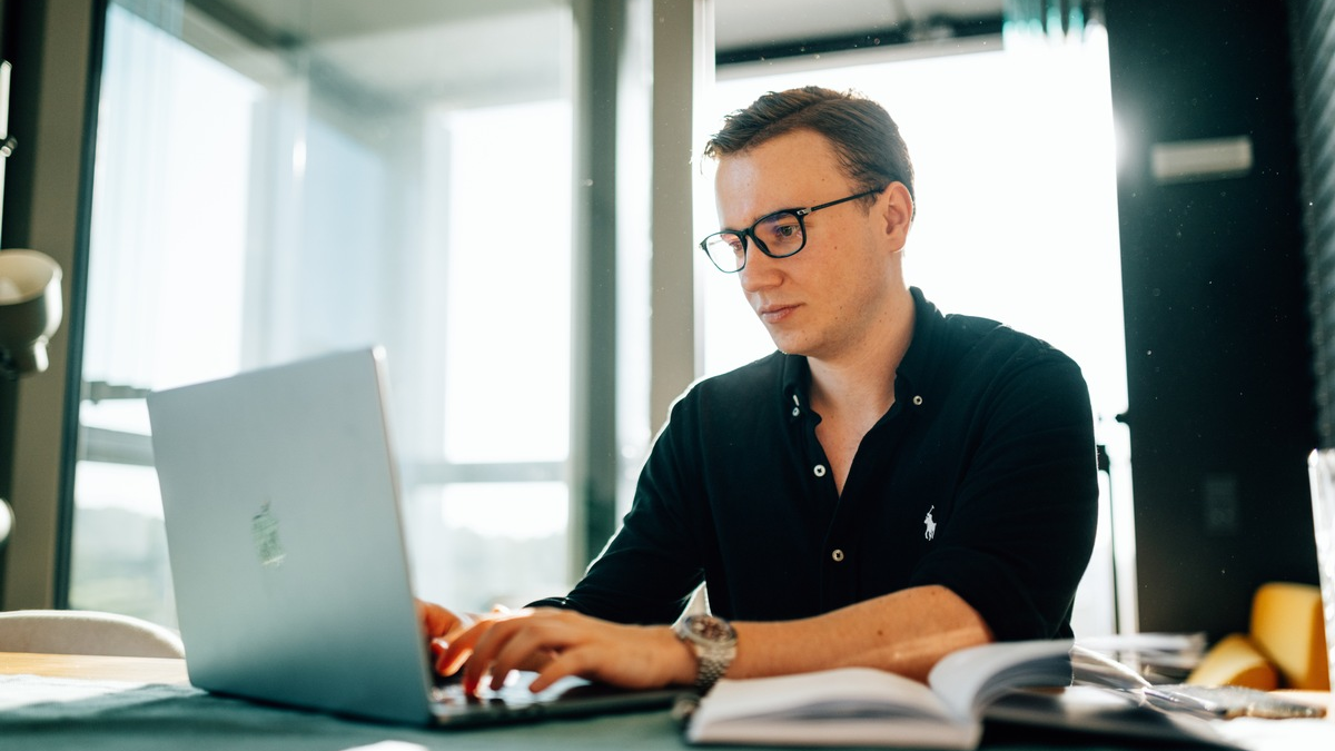 Jonathan Nägele von ecomventures: Wie seriös ist der E-Commerce Unternehmer? - Foto: presseportal.de