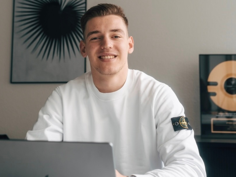 Vom Ausbildungsabbrecher zum Online-Unternehmer – Fynn Dirolls Weg zum Erfolg - Foto: presseportal.de