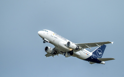 Flugzeuge waren noch nie so ausgelastet wie 2024.   - Foto: Sina Schuldt/dpa