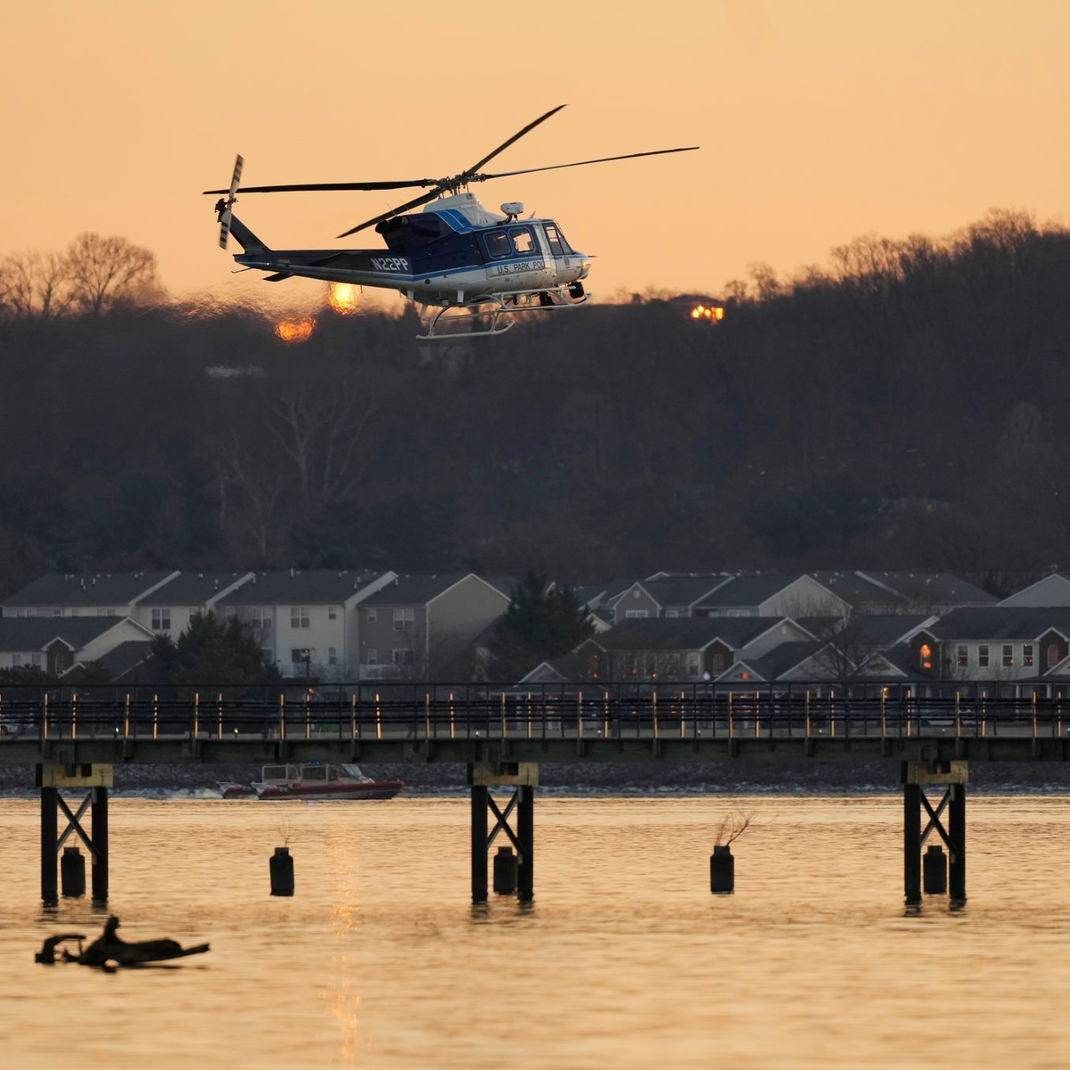 Nach Stunden fieberhafter Bemühungen hatten die Behörden die Suche nach Überlebenden eingestellt. - Foto: Carolyn Kaster/AP/dpa