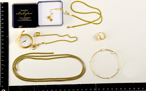 POL-LG: ++ Über Terrassentür in Einfamilienhaus - Schmuck entwendet ++ Schmuck und Armbanduhren sichergestellt ++ Transporter aufgebrochen - Werkzeuge entwendet ++ Brand eines Einfamilienhauses ++ - Foto: presseportal.de