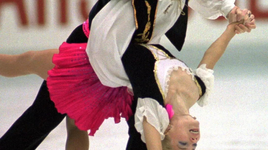 Jewgenija Schischkowa und Wadim Naumow sind unter den Opfern des Absturzes. - Bild: Shizuo Kambayashi/AP/dpa