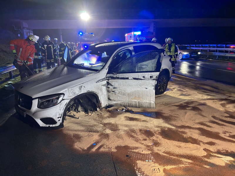 FW-ROW: Mercedes verunfallt auf Autobahn 1 - Foto: presseportal.de