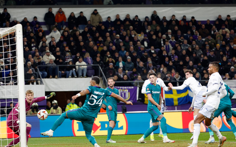 Anderlecht und Torschütze Luis Vazquez jubeln - Foto: Geert Vanden Wijngaert/AP/dpa
