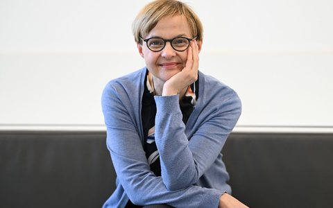 «Wenn jemand akut suizidal ist, ist das Erste, was man tun muss, Zeit zu gewinnen.» - Ute Lewitzka, Deutschlands erste Professorin für Suizidologie und Suizidprävention wurde zum 1. November 2024 an die Frankfurter Goethe-Universität berufen. - Foto: Arne Dedert/dpa «Wenn jemand akut suizidal ist, ist das Erste, was man tun muss, Zeit zu gewinnen.» - Ute Lewitzka, Deutschlands erste Professorin für Suizidologie und Suizidprävention wurde zum 1. November 2024 an die Frankfurter Goethe-Universität berufen. - Foto: Arne Dedert/dpa