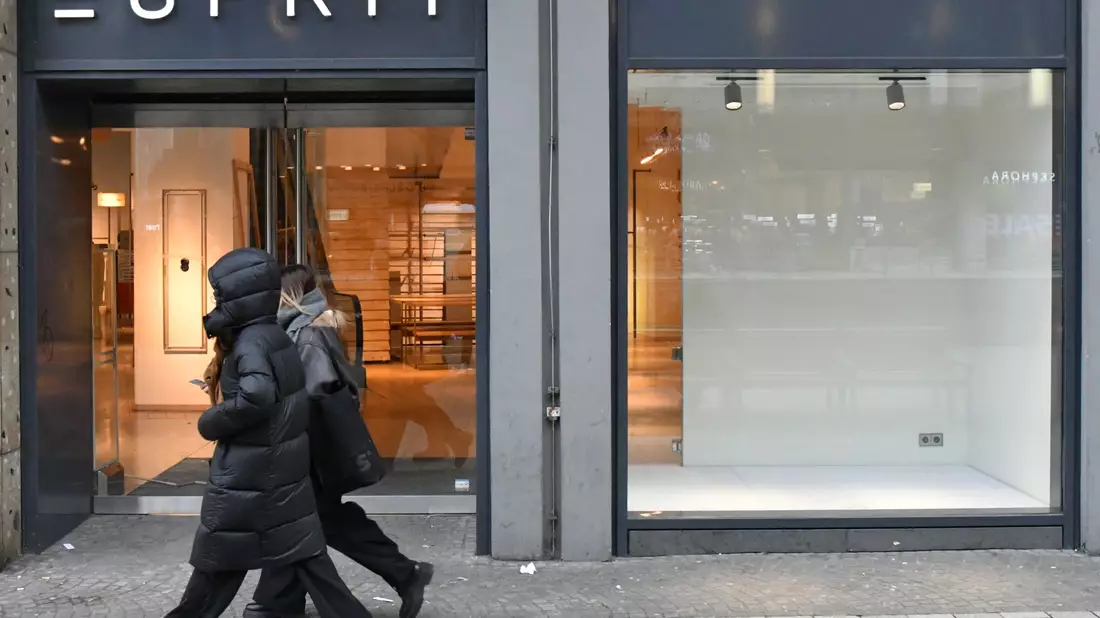 Die letzten Esprit-Läden schließen, viele - wie dieser in Hannover - wurden zuletzt bereits dichtgemacht. - Bild: Ella Wenzel/dpa