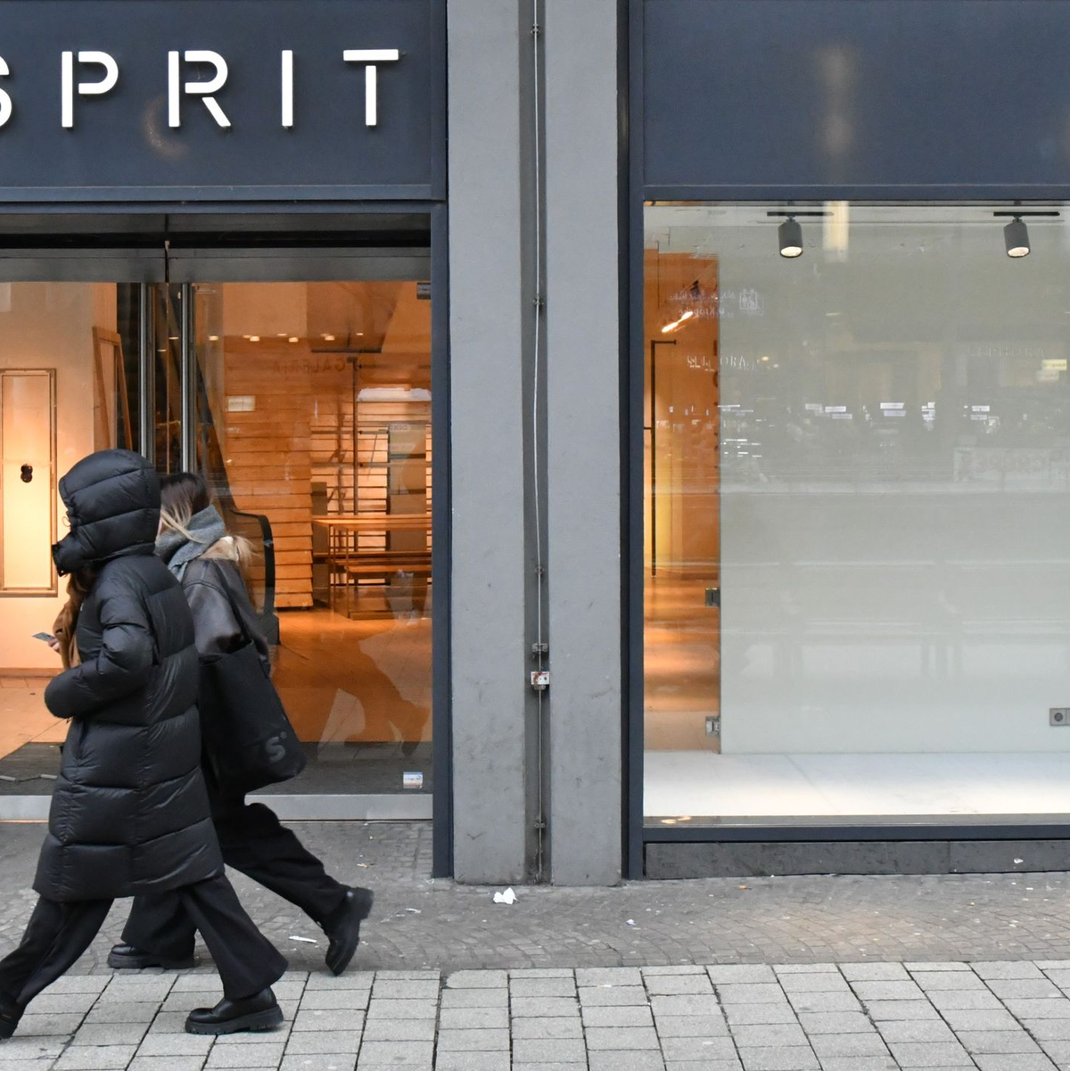 Die letzten Esprit-Läden schließen, viele - wie dieser in Hannover - wurden zuletzt bereits dichtgemacht. - Foto: Ella Wenzel/dpa
