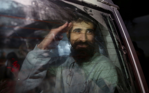 Israel ließ 110 Palästinenser im Austausch gegen Geiseln aus der Haft frei. Einige wurden nach Gaza gebracht.  - Foto: Jehad Alshrafi/AP/dpa