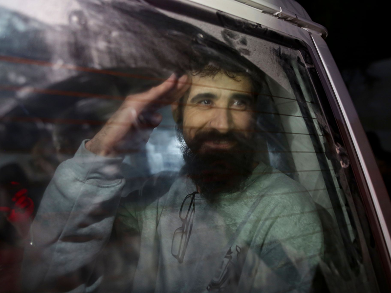 Israel ließ 110 Palästinenser im Austausch gegen Geiseln aus der Haft frei. Einige wurden nach Gaza gebracht.  - Foto: Jehad Alshrafi/AP/dpa