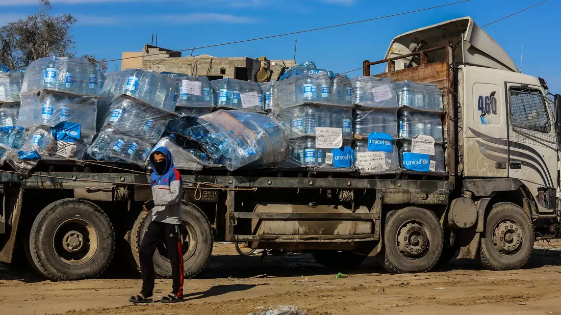 Israel hat ein Arbeitsverbot für das UN-Palästinenserhilfswerk UNRWA in Kraft gesetzt.  - Bild: Abed Rahim Khatib/dpa