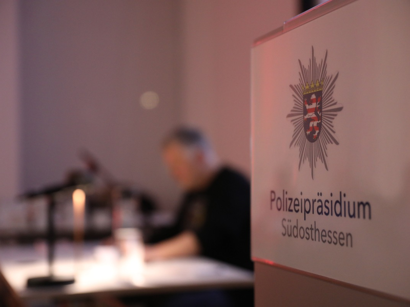 POL-OF: Polizeipräsidium wird zum Tatort: Krimi-Lesung fesselt 250 Gäste - Foto: presseportal.de