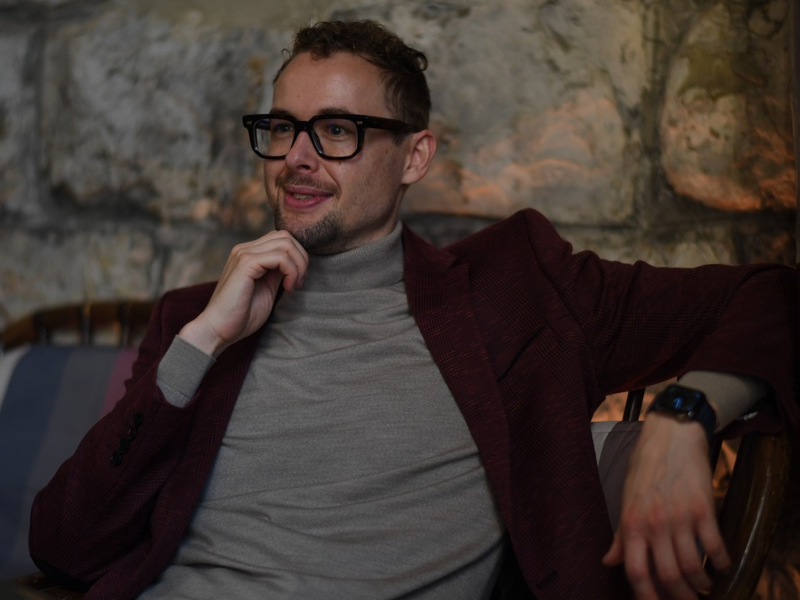 So funktioniert Pattern Interrupt: Ephraim Chiozza von der AdWiser GmbH erklärt, wie clevere Brüche im Marketing mehr Aufmerksamkeit bringen - Foto: presseportal.de