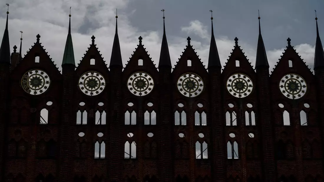 Die Stadt Stralsund will NS-Raubkunst zurückgeben. (Symbolbild) - Bild: Stefan Sauer/dpa