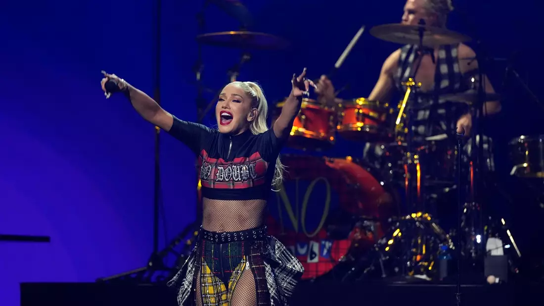 Die gebürtige Kalifornierin Gwen Stefani steht bei dem Benefizkonzert auf der Bühne.  - Bild: Chris Pizzello/Invision/AP/dpa