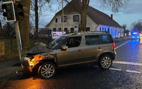 POL-DH: --- Barnstorf, Vorfahrt missachtet - Syke, Mit Radfahrer kollidiert - Weyhe, Auffahrunfall mit Verletzten --- - Foto: presseportal.de POL-DH: --- Barnstorf, Vorfahrt missachtet - Syke, Mit Radfahrer kollidiert - Weyhe, Auffahrunfall mit Verletzten --- - Foto: presseportal.de