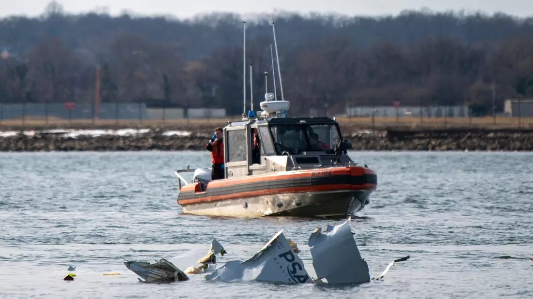 Die Ursache der Kollision ist noch ungeklärt. - Bild: Petty Officer 2nd Class Taylor B/U.S. Coast Guard/dpa