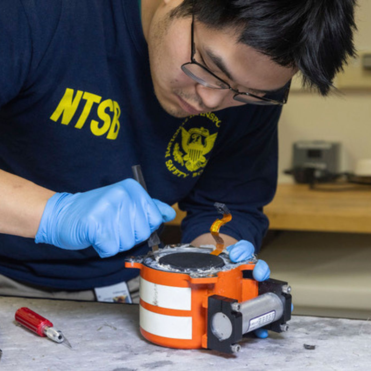 Die NTSB will in einem Monat einen ersten Bericht vorlegen. - Foto: Uncredited/NTSB/AP/dpa