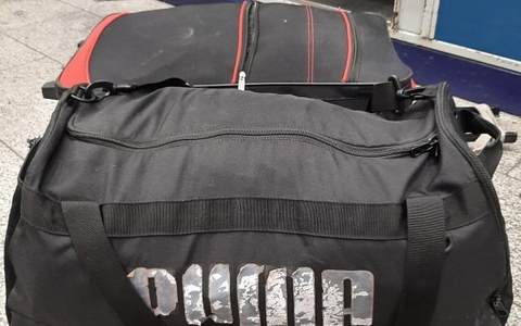 BPOLI EF: Nicht zuzuordnendes Gepäckstück ruft Sprengstoffsuchhund auf den Plan - Foto: presseportal.de BPOLI EF: Nicht zuzuordnendes Gepäckstück ruft Sprengstoffsuchhund auf den Plan - Foto: presseportal.de