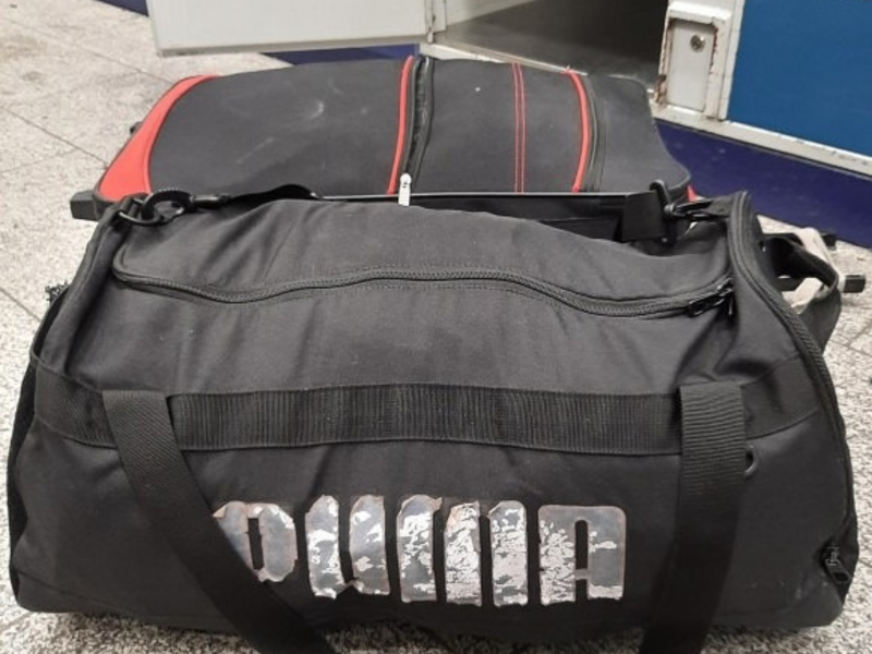 BPOLI EF: Nicht zuzuordnendes Gepäckstück ruft Sprengstoffsuchhund auf den Plan - Foto: presseportal.de