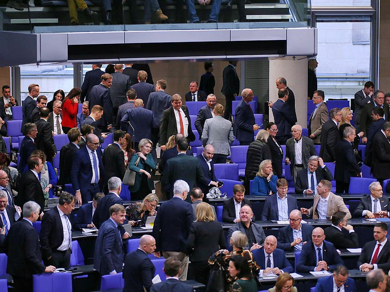 Bundestagsabgeordnete verlassen den Plenarsaal am 31.01.2025 - Foto: über dts Nachrichtenagentur